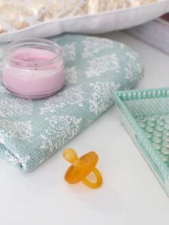 Sucette à Bout Rond Tout Latex 6 Mois+ SUAVINEX Naturel - Suavinex -Produits Pour Bébé sucette a bout rond tout latex 6 mois suavinex 2